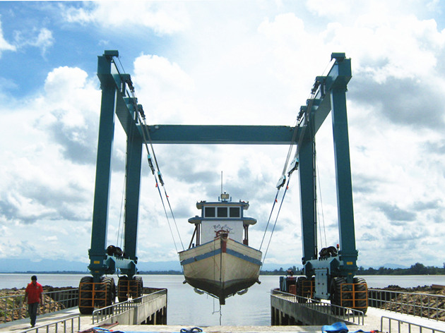 boat hoist crane lift