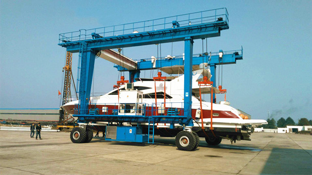 mobile boat crane