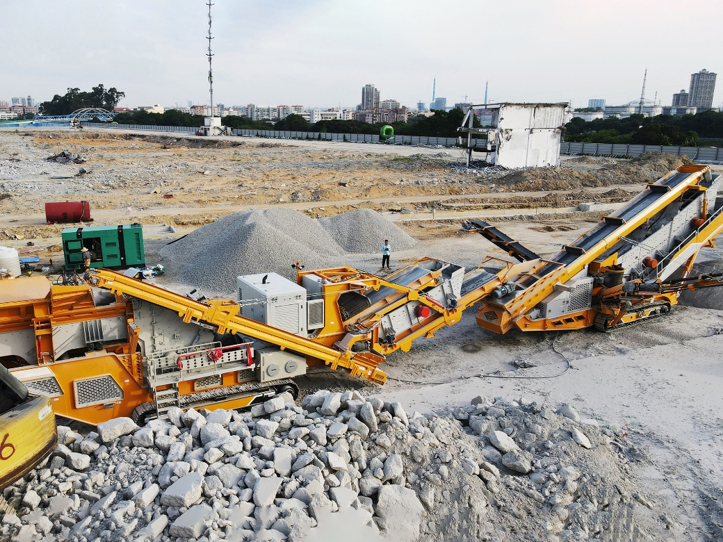 Aimix Crawler Type Mobile Crushing Plant and Screening Plant In Malaysia for Sale